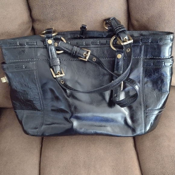 Coach Handbags - Coach Vintage Black Patent Leather Ladies Bag